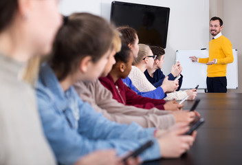 Obraz premium Students listening with interest teacher’s material