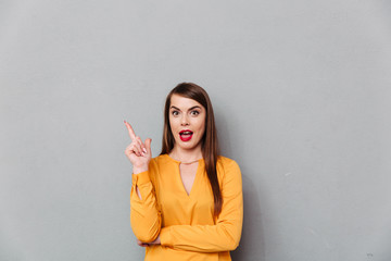 Portrait of an excited woman pointing finger