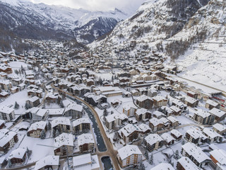das charmante Bergdorf Zermatt im Winter