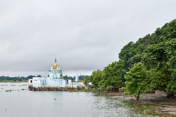 Fototapeta premium Shwe Modeptaw Pagoda, Taung Tha Man Lake, Amarapura, Mandalay. Near U Bein Bridge.