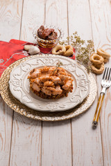 salmon with dried tomatoes and oregano