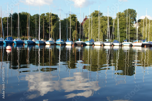 Segelboote Mit Wasserspiegelung Bei Bobby Reich An Der Aussenalster Where Hamburg When 23 07 17 Stock Photo And Royalty Free Images On Fotolia Com Pic