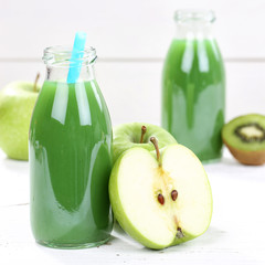 Grüner Smoothie Saft Apfel grün Kiwi quadratisch Fruchtsaft Frucht Früchte