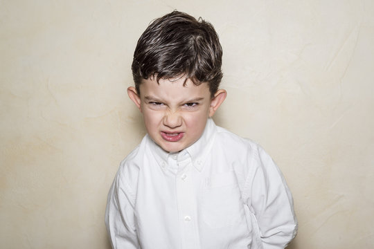 Ni&ntilde;o enfadado