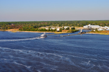 Obraz premium landscape of river bank with private houses and small berths for yachts and boats