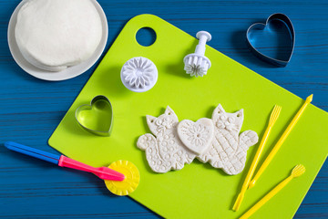 Funny crafts from salted dough to Valentine's Day. Step 8