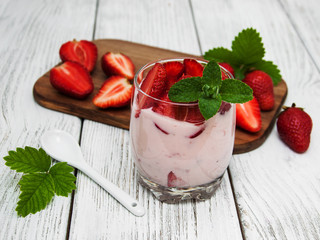 yogurt with fresh strawberries