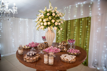 Mesa de docinhos para casamento
