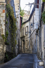 Fototapeta na wymiar Narrow street in the old town of Arles