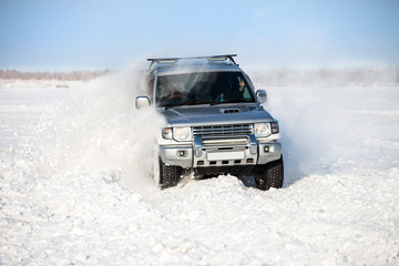 Classic SUV moving in deep snow © yo camon
