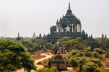 Fototapeta premium BAGAN, MYANMAR - March 6, 2017: View on Thatbyinnyu temple, Thatbyinnyu phaya