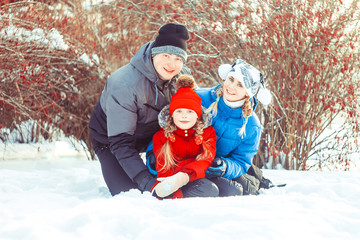 Fototapeta na wymiar family winter in the snow