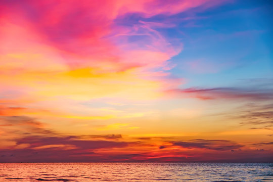 Fototapeta Tropical colorful dramatic sunset with cloudy sky . Evening calm on the Gulf of Thailand. Bright afterglow.