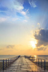 Obraz premium Beautiful view of the wooden pier that leads to the sea