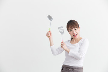 エプロン姿の女性・白バック