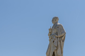 statue und blauen himmel