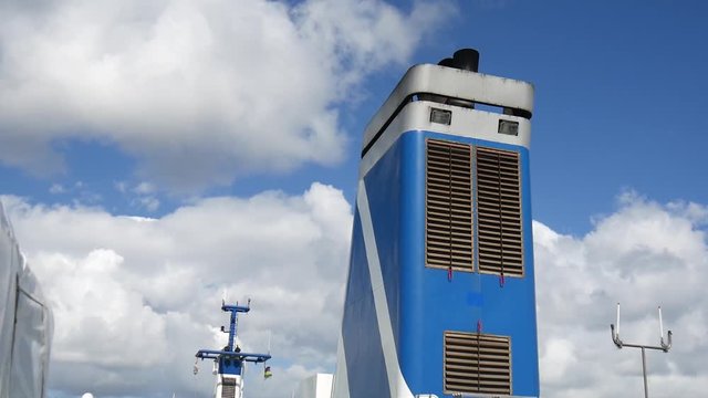 Canna fumaria di nave traghetto