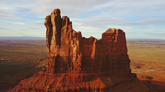 Aerial footage of an amazing butte near the border of Utah and Arizona.