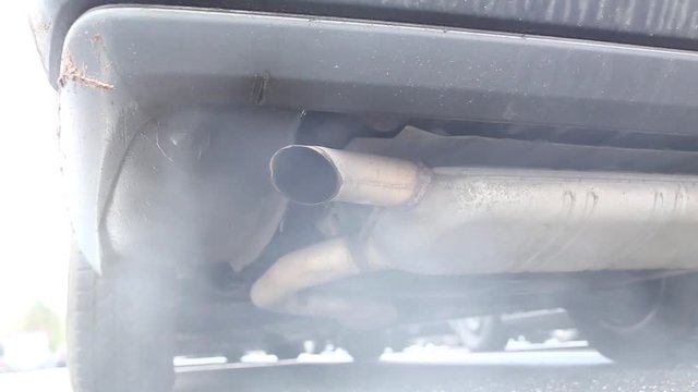 Auspuff und Abgase, Auto Nahaufnahme Video HD 1080