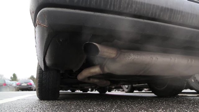 Auspuff und Abgase, Auto Nahaufnahme Video HD 1080