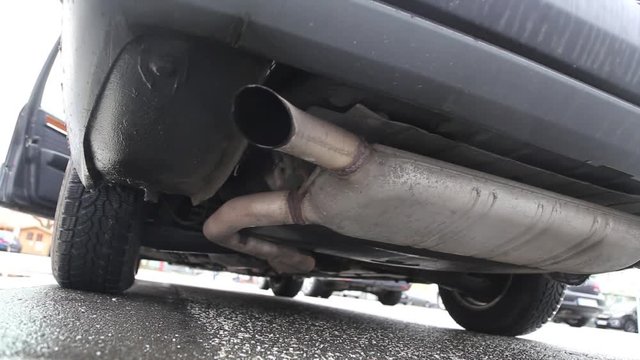 Auspuff und Abgase, Auto Nahaufnahme Video HD 1080
