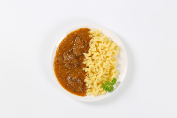 beef goulash with macaroni