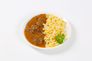 beef goulash with macaroni
