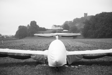 Segelflugzeug am Boden