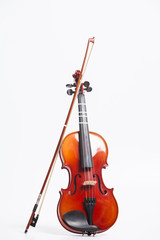 Obraz na płótnie Canvas Stand of violin with bow isolated on white