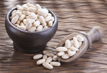 Raw organic white beans - Phaseolus vulgaris