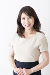 ミドル女性の立ちポーズ