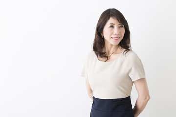 Fototapeta premium ミドル女性の立ちポーズ