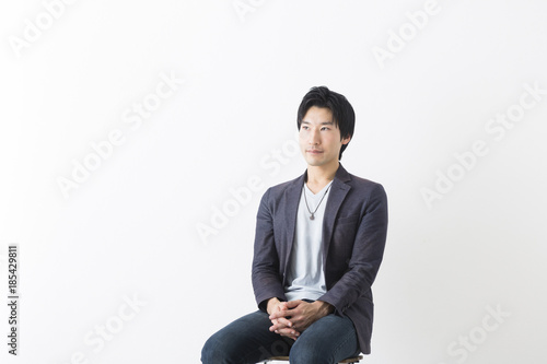 椅子に座る ポーズ 男性 Amrowebdesigners Com 椅子に座る ポーズ 男性 Amrowebdesigners Com
