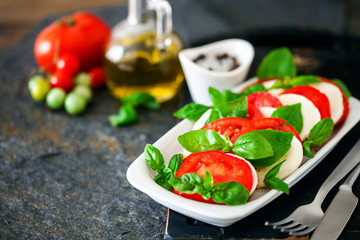  italian caprese salad