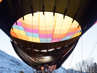 Obraz premium Hot air balloon illuminated by sunlight at Winthrop Balloon Festival in Washington state