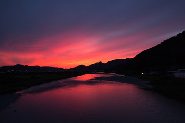 夕焼け　川