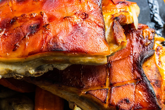 gegrillter Schweinebauch mit krosser Kruste