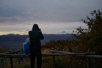 撮影をする人　風景　シャッターチャンス　旅行