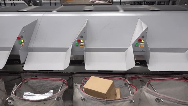 Automated parcel sorting system filling bags