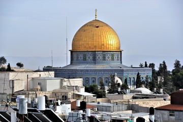 Obraz premium golden dome on the temple mount in the old city of jerusalem