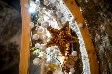 Weihnacht Fest Holz Deko Stern mit weissen Kugel 2017