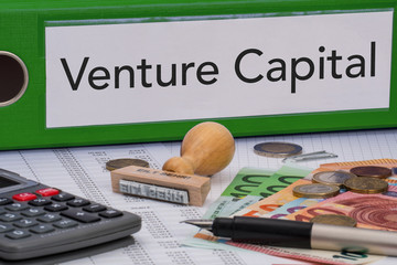 Aktenordner (grün) mit Beschriftung Venture Capital