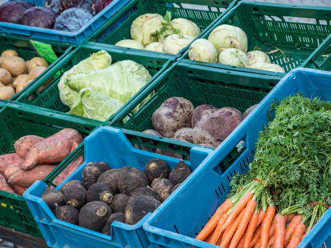 Frisches Gem&uuml;se auf dem Wochenmarkt