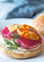 Sandwich with tuna, crab claw and mozzarella