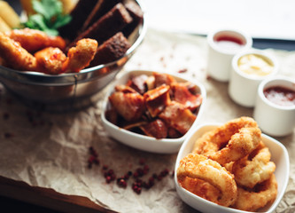 fried appetizer beer sidedish on cutting board