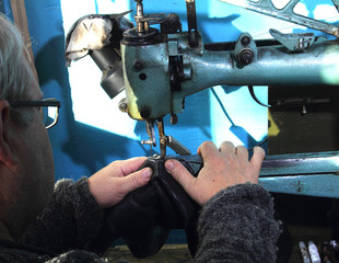 Small business in Russia - forced servitude?Running very old equipment.Shoemaker homeworkers.