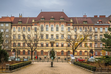 Obraz premium Amtshaus Brigittenau am Brigittaplatz in Wien, Österreich