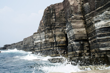 山口県萩市・須佐の奇石 ホルンフェルスと飛沫