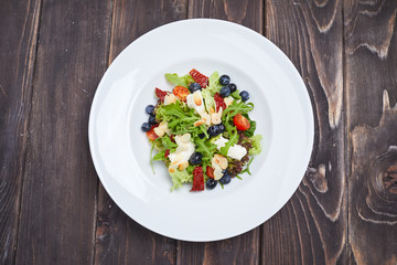 salad with blueberries