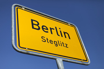 yellow place name sign city of Berlin (Steglitz)